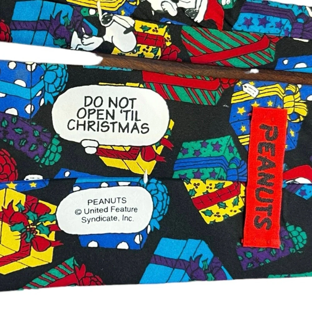 Peanuts Christmas Tie - Picture 5 of 6
